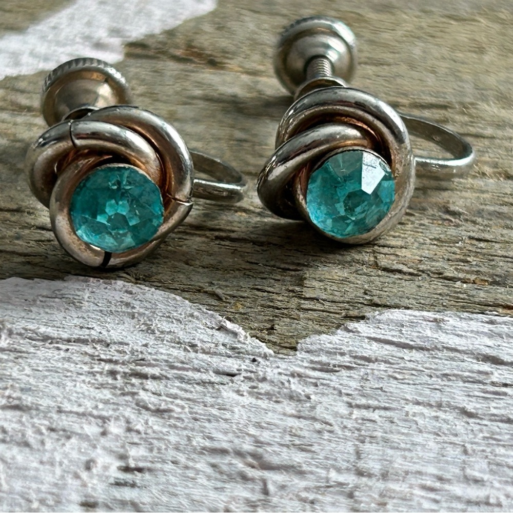 🔥$2 Elegant Silver and Turquoise Knot screwback Earrings
